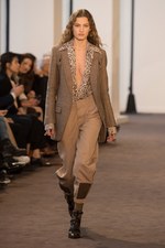 クロエ 2018-19年秋冬コレクション - 伝統は未来へ向けどのように受け継がれるべきなのか｜写真15