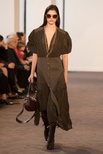 クロエ 2018-19年秋冬コレクション - 伝統は未来へ向けどのように受け継がれるべきなのか｜写真22