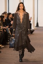 クロエ 2018-19年秋冬コレクション - 伝統は未来へ向けどのように受け継がれるべきなのか｜写真30