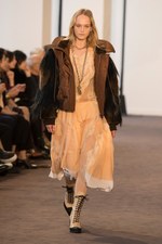 クロエ 2018-19年秋冬コレクション - 伝統は未来へ向けどのように受け継がれるべきなのか｜写真37