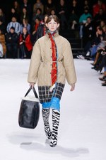 バレンシアガ ウィンター 18 コレクション - レイヤードに限界はない｜写真48