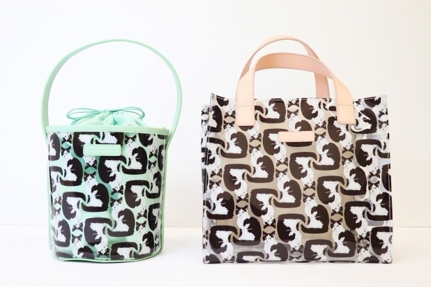 ポール & ジョー シスターのPVCバッグ、グラフィカルな猫がプリントされたトートとバケツ型