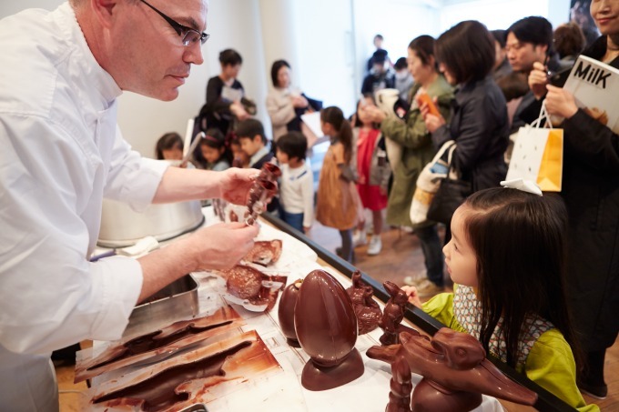 ピエール・エルメ・パリのイースター、ミナ ペルホネンとのコラボショコラや原美術館でのイベントも｜写真9