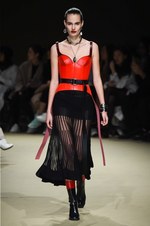 アレキサンダー・マックイーン 2018年秋冬コレクション - 視点を変えて真の女性に迫る｜写真2