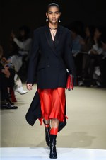 アレキサンダー・マックイーン 2018年秋冬コレクション - 視点を変えて真の女性に迫る｜写真3
