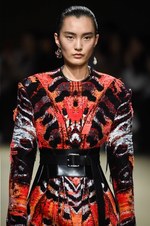 アレキサンダー・マックイーン 2018年秋冬コレクション - 視点を変えて真の女性に迫る｜写真7