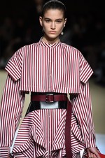 アレキサンダー・マックイーン 2018年秋冬コレクション - 視点を変えて真の女性に迫る｜写真15