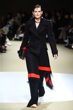 アレキサンダー・マックイーン 2018年秋冬コレクション - 視点を変えて真の女性に迫る｜写真17