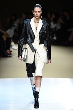 アレキサンダー・マックイーン 2018年秋冬コレクション - 視点を変えて真の女性に迫る｜写真19