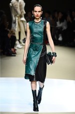 アレキサンダー・マックイーン 2018年秋冬コレクション - 視点を変えて真の女性に迫る｜写真21