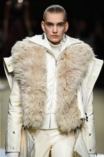 アレキサンダー・マックイーン 2018年秋冬コレクション - 視点を変えて真の女性に迫る｜写真25