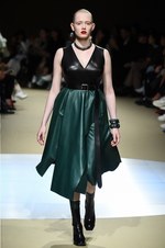 アレキサンダー・マックイーン 2018年秋冬コレクション - 視点を変えて真の女性に迫る｜写真29