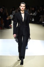 アレキサンダー・マックイーン 2018年秋冬コレクション - 視点を変えて真の女性に迫る｜写真46