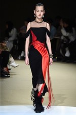 アレキサンダー・マックイーン 2018年秋冬コレクション - 視点を変えて真の女性に迫る｜写真51