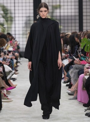 ヴァレンティノ 2018年秋冬ウィメンズコレクション - 女性の心に刻まれたロマンティシズム｜写真24