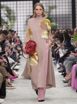 ヴァレンティノ 2018年秋冬ウィメンズコレクション - 女性の心に刻まれたロマンティシズム｜写真31