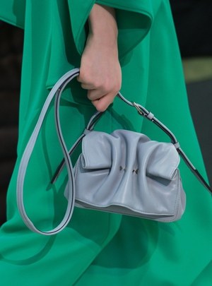 ヴァレンティノ 2018年秋冬ウィメンズコレクション - 女性の心に刻まれたロマンティシズム｜写真51