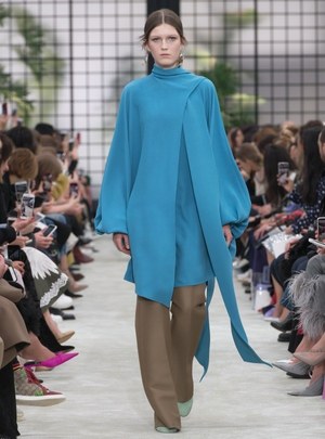 ヴァレンティノ 2018年秋冬ウィメンズコレクション - 女性の心に刻まれたロマンティシズム｜写真53