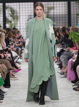 ヴァレンティノ 2018年秋冬ウィメンズコレクション - 女性の心に刻まれたロマンティシズム｜写真56