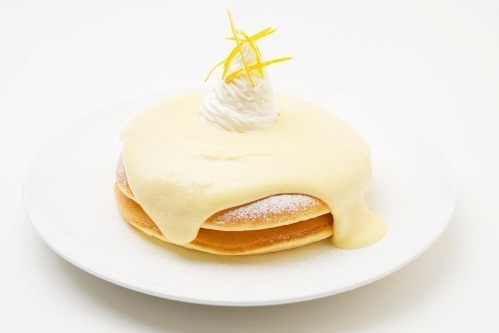 お花見｜「モケス ハワイ」中目黒店の春メニュー、“ホワホワ”クリームやフレッシュ苺のパンケーキ