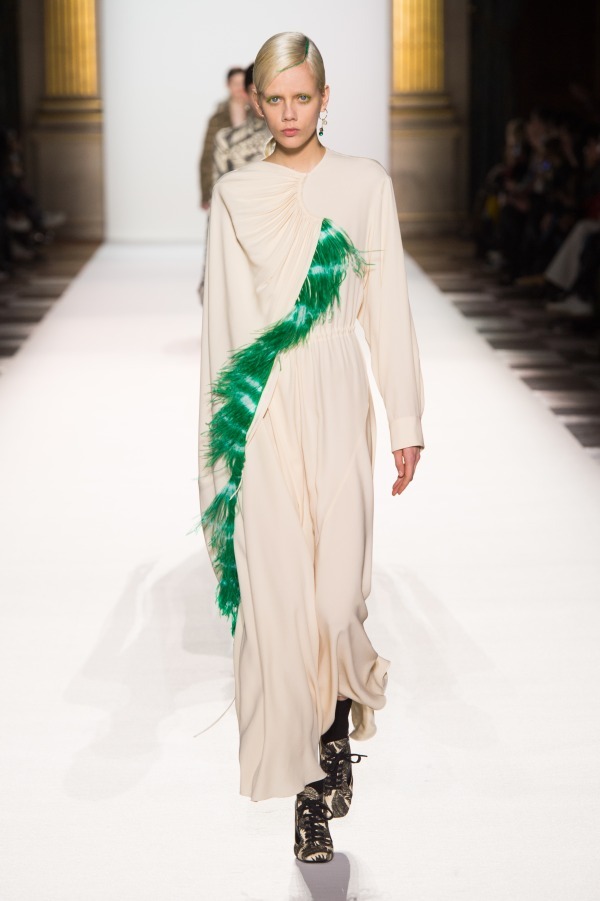 フリンジvsスパンコール ミラノ パリコレ人気ブランドの18年秋冬特集 ファッションプレス