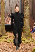 シャネル 2018/19年秋冬 プレタポルテ コレクション - 日ごとに秋めくシャネルの森｜写真5