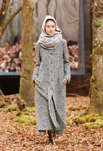 シャネル 2018/19年秋冬 プレタポルテ コレクション - 日ごとに秋めくシャネルの森｜写真11