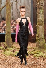 シャネル 2018/19年秋冬 プレタポルテ コレクション - 日ごとに秋めくシャネルの森｜写真81