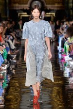 ステラ マッカートニー 2018-19年秋冬コレクション - 改めて見つめ直す自分の長所とは｜写真20