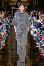 ステラ マッカートニー 2018-19年秋冬コレクション - 改めて見つめ直す自分の長所とは｜写真25