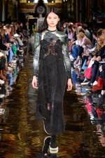ステラ マッカートニー 2018-19年秋冬コレクション - 改めて見つめ直す自分の長所とは｜写真40