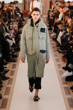 カルヴェン 2018-19年秋冬コレクション - 不協和音が生むドラマティックなサウンド｜写真15