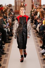 カルヴェン 2018-19年秋冬コレクション - 不協和音が生むドラマティックなサウンド｜写真25