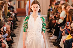 カルヴェン 2018-19年秋冬コレクション - 不協和音が生むドラマティックなサウンド