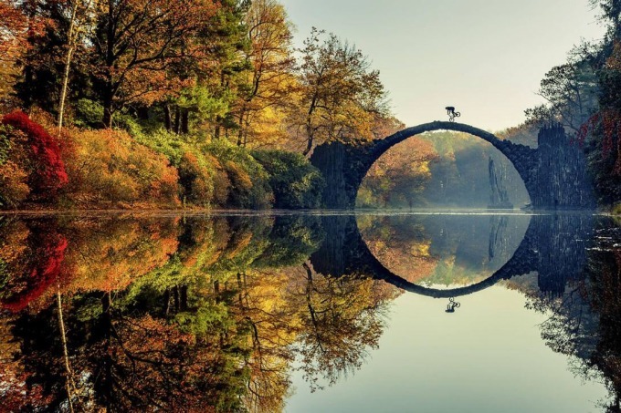 赤坂サカス｜国際写真展「レッドブル・イリューム」夜の赤坂サカスで、アクションスポーツに特化した大迫力の55点