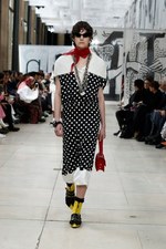 ミュウミュウ 2018-19年秋冬コレクション - 50年代後半から女性たちは強くなった｜写真23