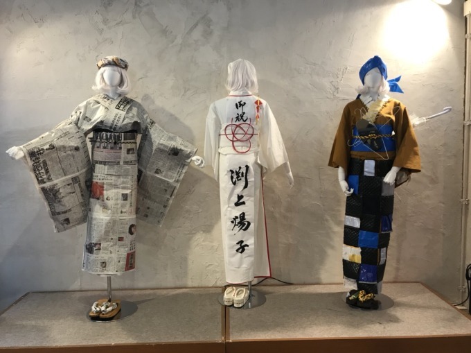 YOKO FUCHIGAMI“祝儀”モチーフ＆新聞紙を再利用した着物を「ふりふ」のイベントで発表 | 写真