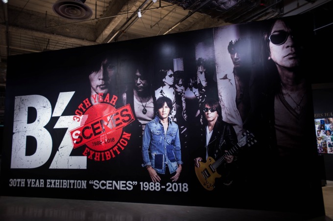 B'z 30周年、初の大型展示「SCENES」東京・有楽町で - 秘蔵映像や衣装、私物など公開｜写真1