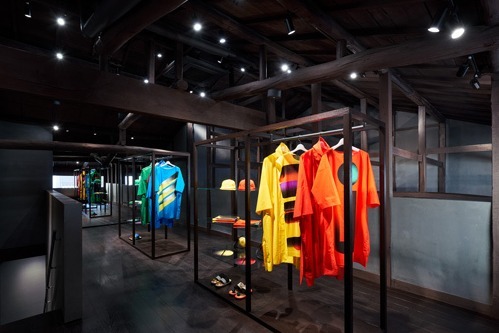 グラフィックデザイン｜イッセイ ミヤケ、町屋改装の新ストアを京都に - 深澤直人がデザイン