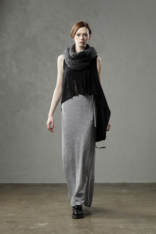 AULA(アウラ) 2012-13年秋冬コレクション - コントラストで魅せる、光と影が内在する服-画像2
