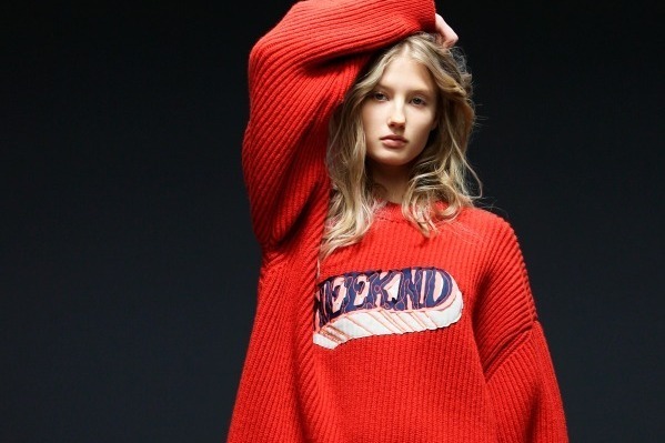 カラー2018-19年秋冬ウィメンズコレクション - 自由なアイデアで洋服に彩りをもたらす