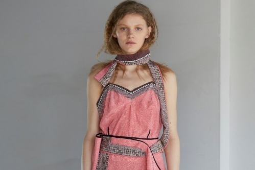 アカネ ウツノミヤ 2018-19年秋冬コレクション - 古代のプリミティブな発想で、動物達とともに