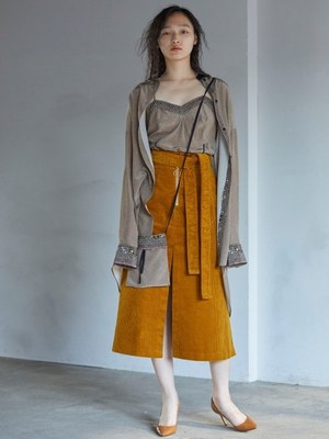 アカネ ウツノミヤ 2018-19年秋冬コレクション - 古代のプリミティブな発想で、動物達とともに｜写真8