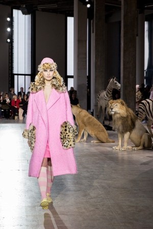 ジュンコ シマダ(JUNKO SHIMADA) 2018-19年秋冬ウィメンズコレクション  - 写真15