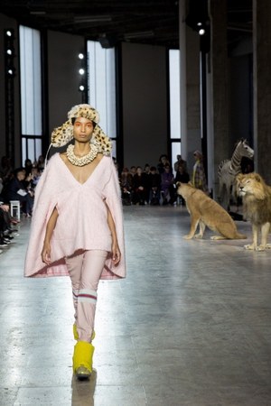 ジュンコ シマダ(JUNKO SHIMADA) 2018-19年秋冬ウィメンズコレクション  - 写真17