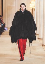 ニナ リッチ 2018-19年秋冬コレクション - ベーシックも視点を変えればアグレッシブに｜写真4