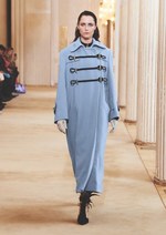 ニナ リッチ 2018-19年秋冬コレクション - ベーシックも視点を変えればアグレッシブに｜写真11