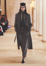 ニナ リッチ 2018-19年秋冬コレクション - ベーシックも視点を変えればアグレッシブに｜写真13