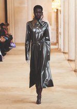 ニナ リッチ 2018-19年秋冬コレクション - ベーシックも視点を変えればアグレッシブに｜写真14