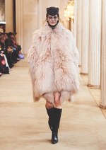 ニナ リッチ 2018-19年秋冬コレクション - ベーシックも視点を変えればアグレッシブに｜写真15